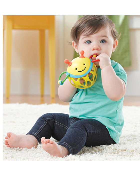 SKIP HOP ROLL AROUND RATTLES BEE