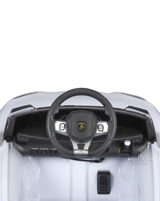 RASTAR MA-81700 LAMBORGHINI AVENTADOR RIDE ON CAR - WHITE